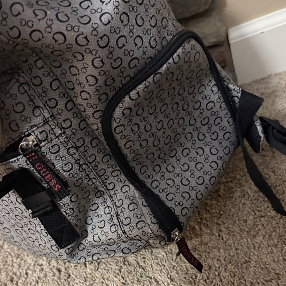 Stylish Gray Guess Backpack - Picture 4 of 10